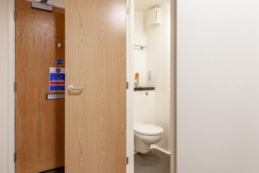 1 bed studio, 110 High Street, City Centre, Bangor, LL571NZ - Image 3